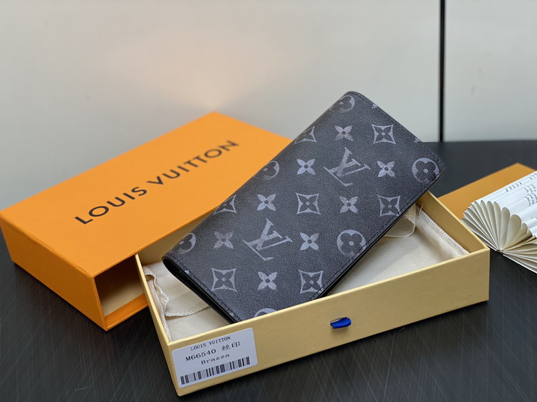Louis Vuitton Brazza Wallet Monogram Men Credit card slots M66540