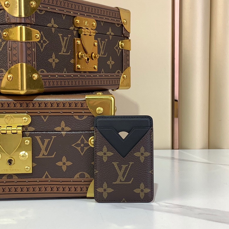 Wholesale High Quality AAA Louis Vuitton Porte-Cartes Magnet Card Holder for Sale