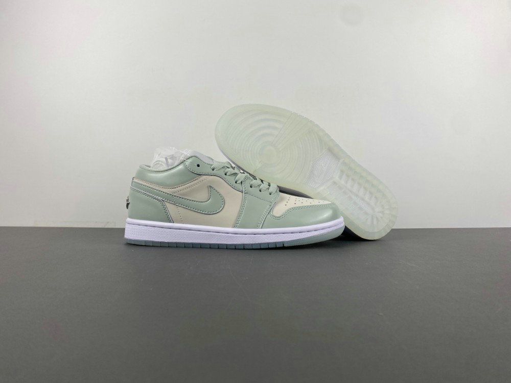 Air Jordan 1 Low SE Women's Shoes HF4078-100