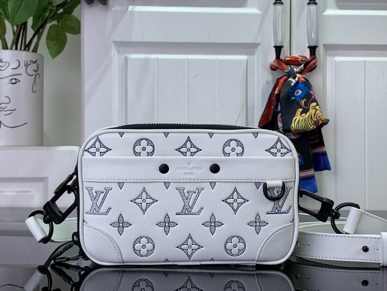 Wholesale Cheap Aaa Louis Vuitton Alpha Wearable Monogram Shadow Wallet Bags for Sale