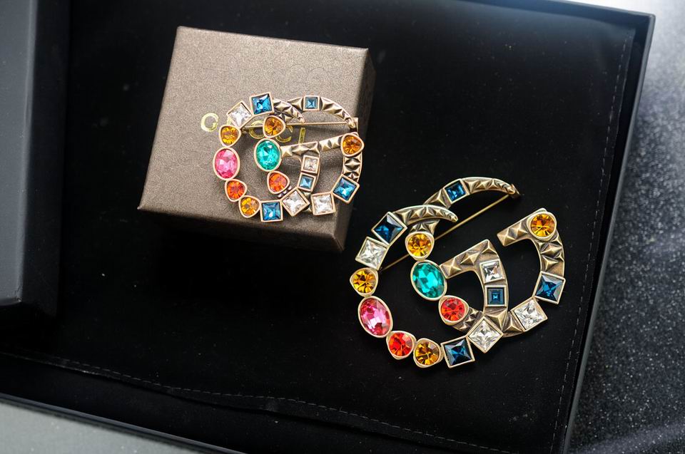Wholesale Cheap Designer Brooches & Pins for Sale