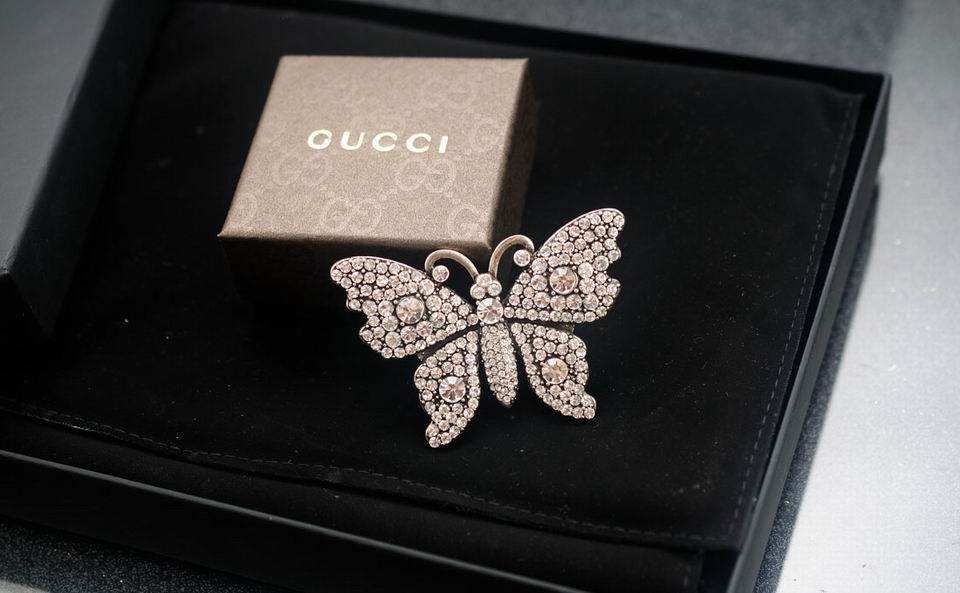 Wholesale Cheap Designer Brooches & Pins for Sale