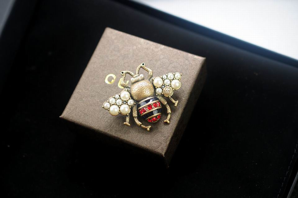 Wholesale Cheap Designer Brooches & Pins for Sale
