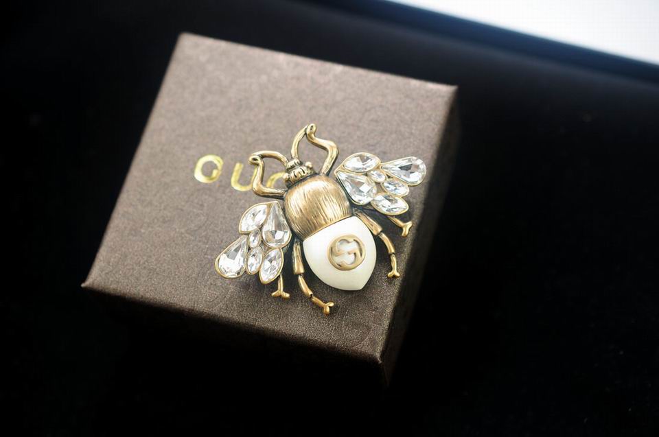 Wholesale Cheap Designer Brooches & Pins for Sale