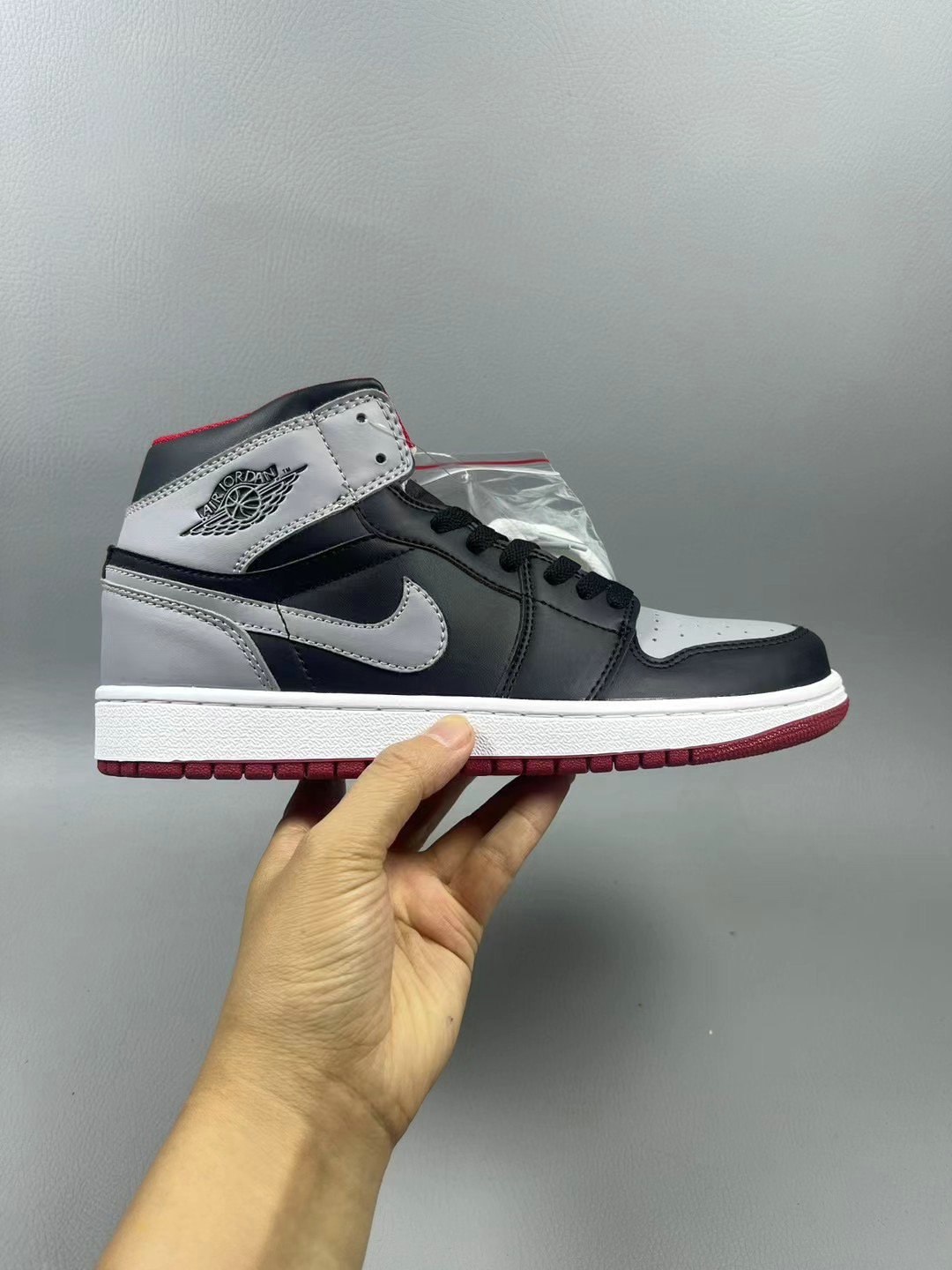 Jordan 1 Mid Bred Shadow GS DQ8423-006