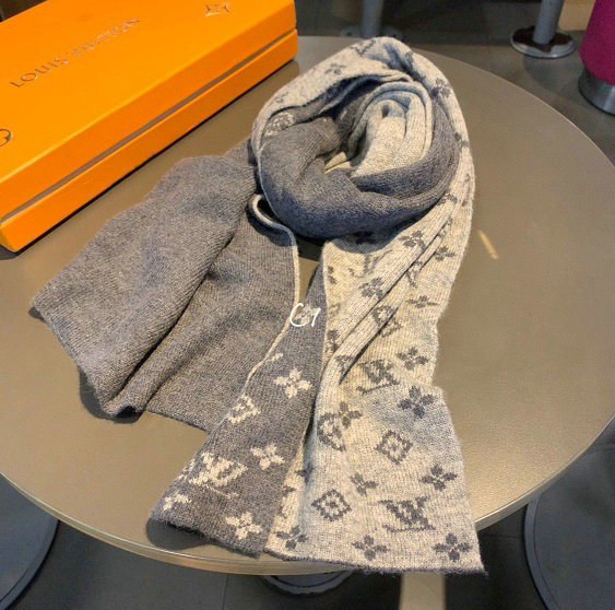 Wholesale Cheap LV Designer Scarves for Sale