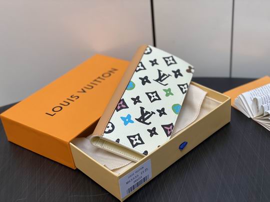 Wholesale Cheap AAA Louis Vuitton Brazza Monogram M83335 Wallets Card Holder for Sale
