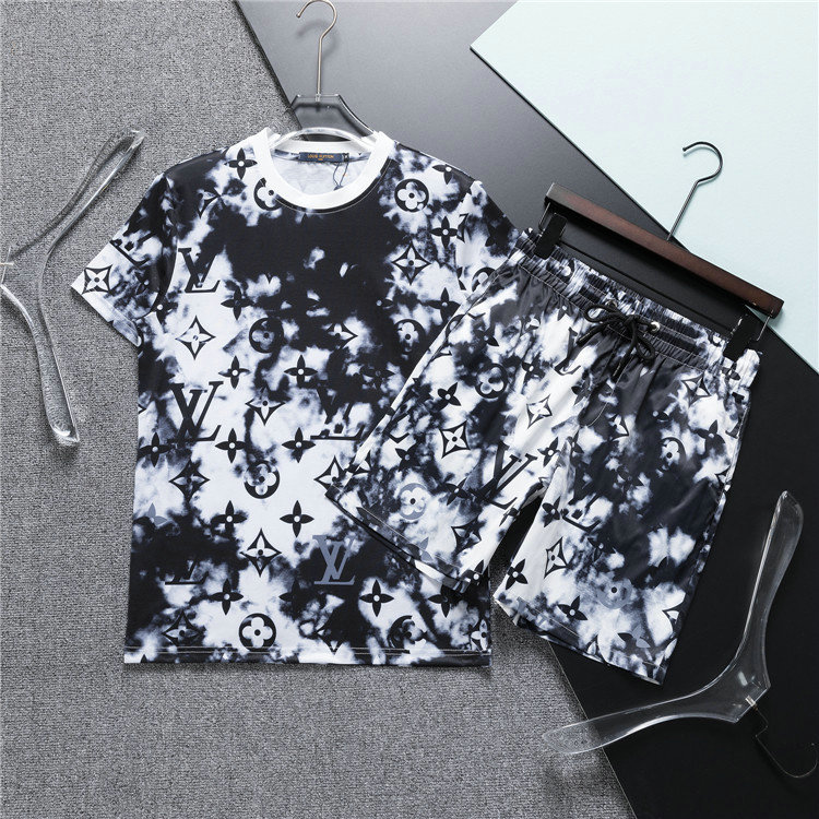 Wholesale Cheap Louis Vuitton Short Sleeve Casual Tracksuit for Sale