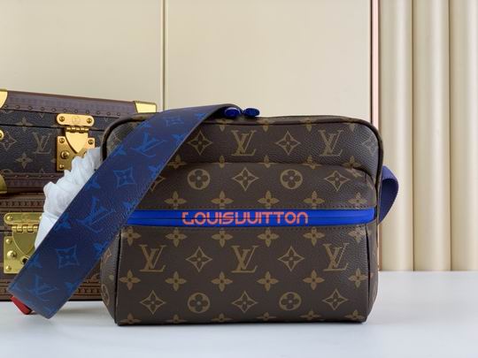 Wholesale Cheap Aaa Louis Vuitton Messenger Outdoor Monogram Bags for Sale
