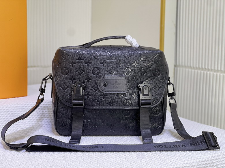 Wholesale Cheap Aaa Louis Vuitton Trail Messenger bags for sale