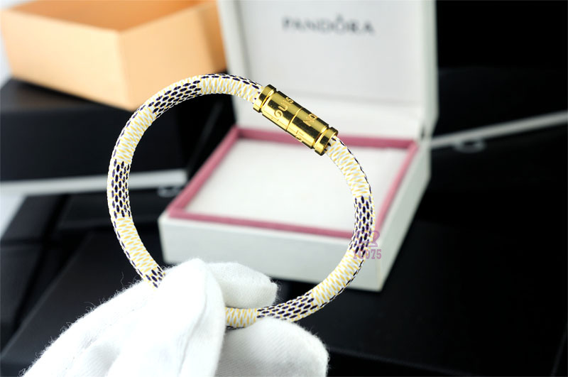 Wholesale Cheap Fashion Louis Vuitton Bracelet for Sale
