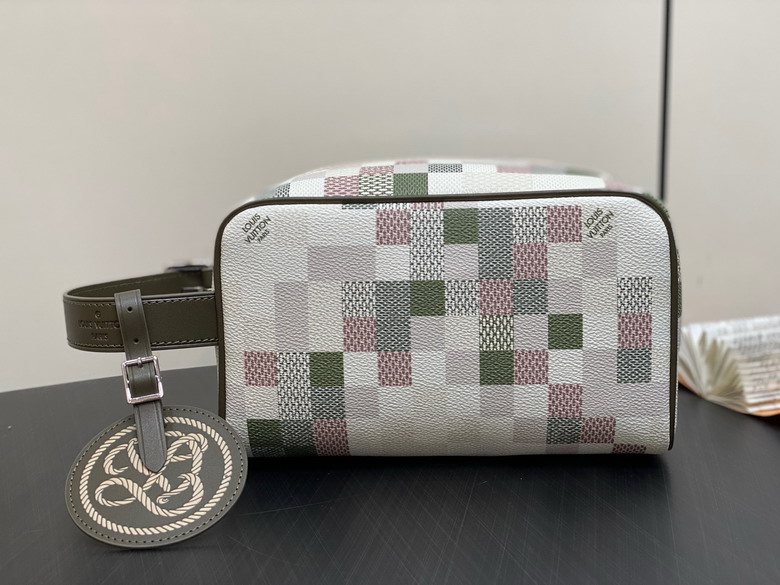 Wholesale High quality AAA Louis Vuitton Dopp Kit Toilet Pouch Damier bags for Sale