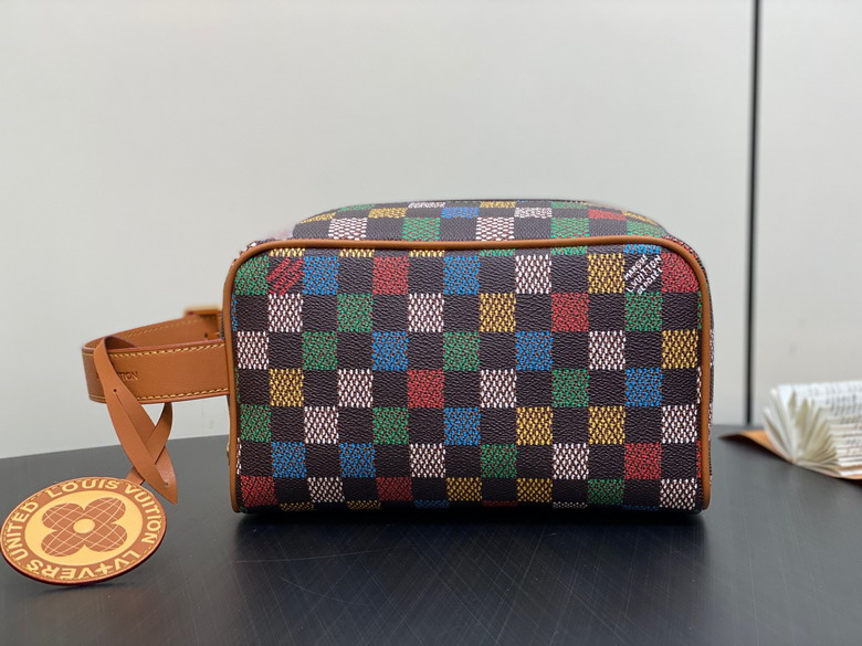 Wholesale High quality AAA Louis Vuitton Dopp Kit Toilet Pouch Damier bags for Sale