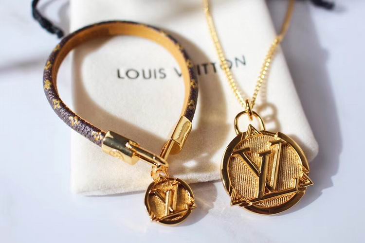 Wholesale Cheap Louis Vuitton Jewelry Set for Sale