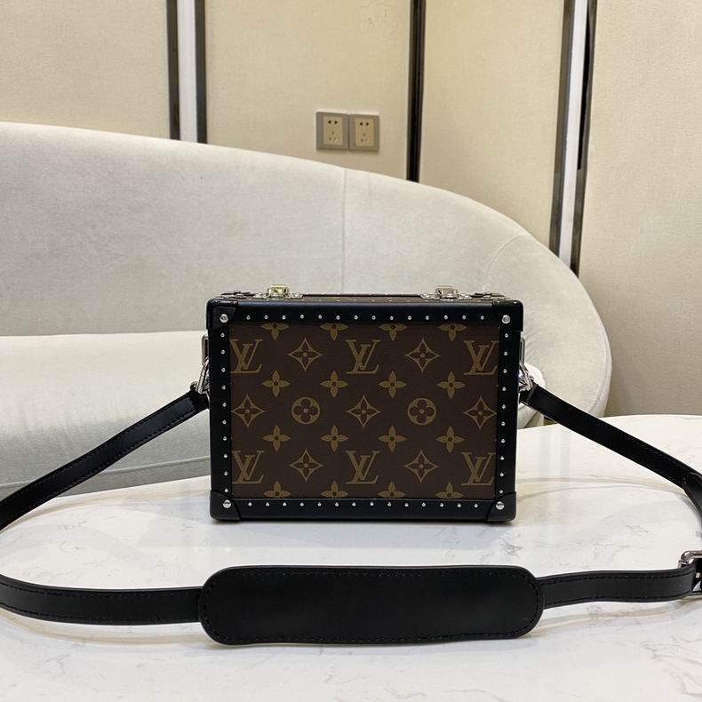 Wholesale Cheap Louis Vuitton Soft Trunk Monogram Shoulder Bags for Sale