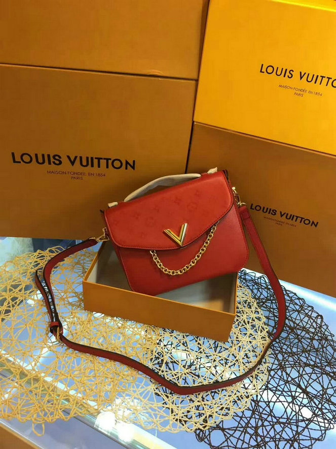 Louis Vuitton Very Messenger Very Leather Handbags