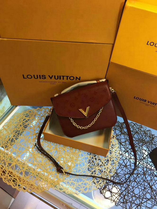 Louis Vuitton Very Messenger Very Leather Handbags