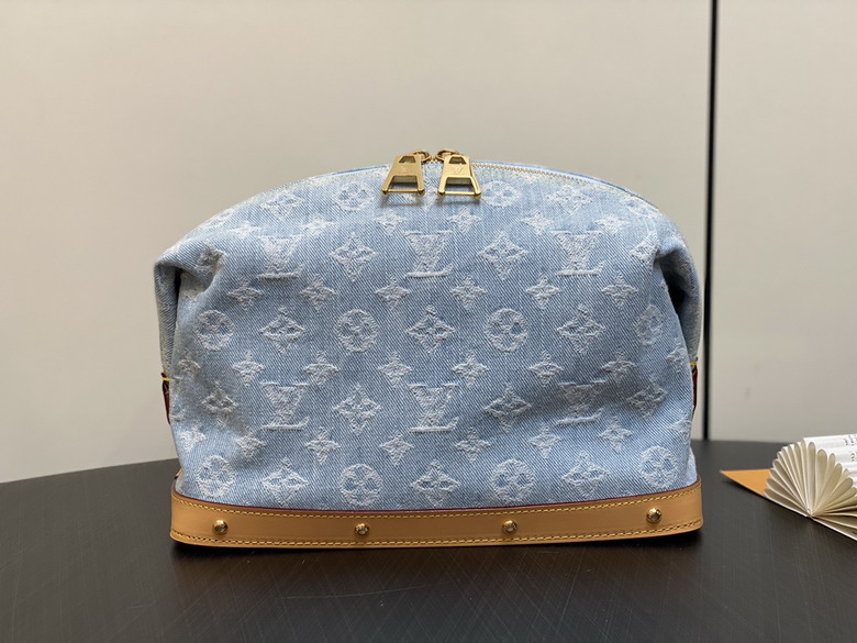Wholesale High quality AAA Louis Vuitton Pochette Cosmétique GM Other Monogram Canvas M24317 Designer bags for Sale