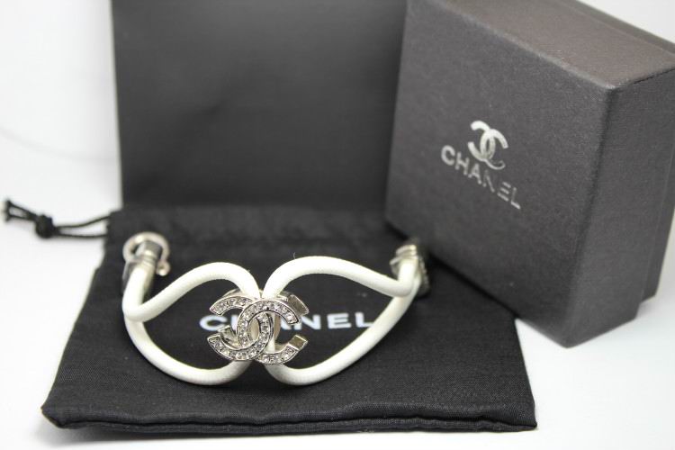 Wholesale Women's Bracelets Replica-237