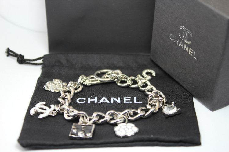 Wholesale Women's Bracelets Replica-239