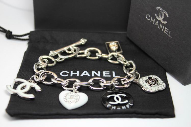Wholesale Women's Bracelets Replica-240