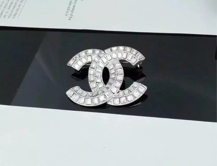 Wholesale Brand Name Brooches Replica-003