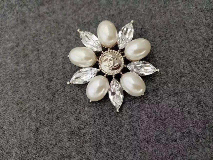 Wholesale Brand Name Brooches Replica-005