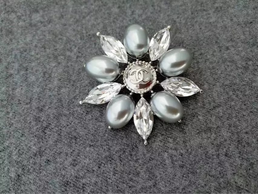 Wholesale Brand Name Brooches Replica-006