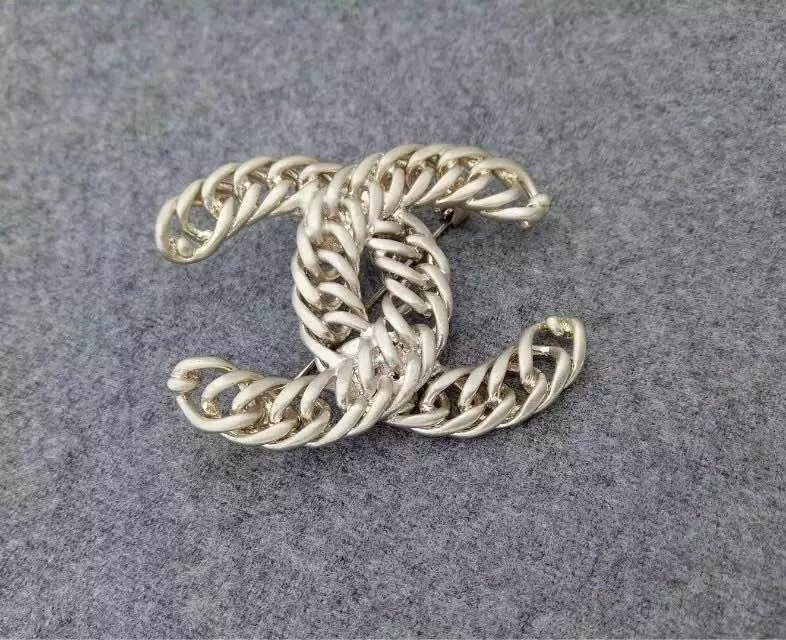 Wholesale Brand Name Brooches Replica-008