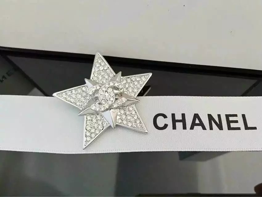 Wholesale Brand Name Brooches Replica-009