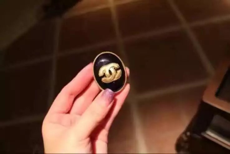 Wholesale Brand Name Brooches Replica-034