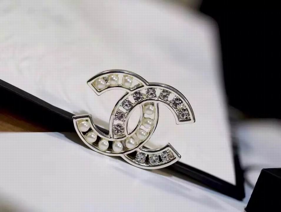 Wholesale Brand Name Brooches Replica-035