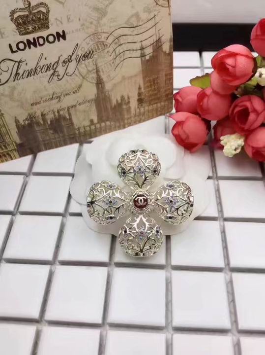 Wholesale Brand Name Brooches Replica-044