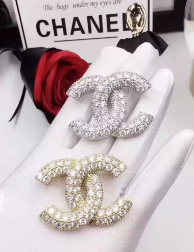 Wholesale Brand Name Brooches Replica-050