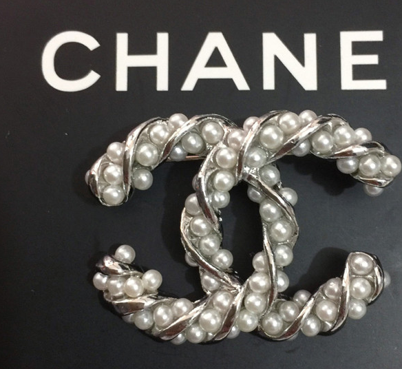 Wholesale Brand Name Brooches Replica-053