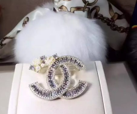 Wholesale Brand Name Brooches Replica-059