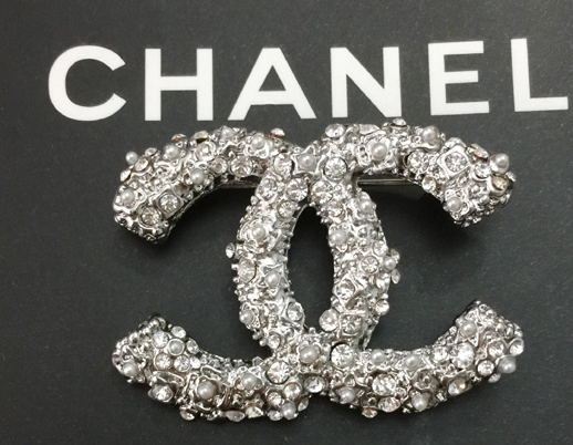 Wholesale Brand Name Brooches Replica-069