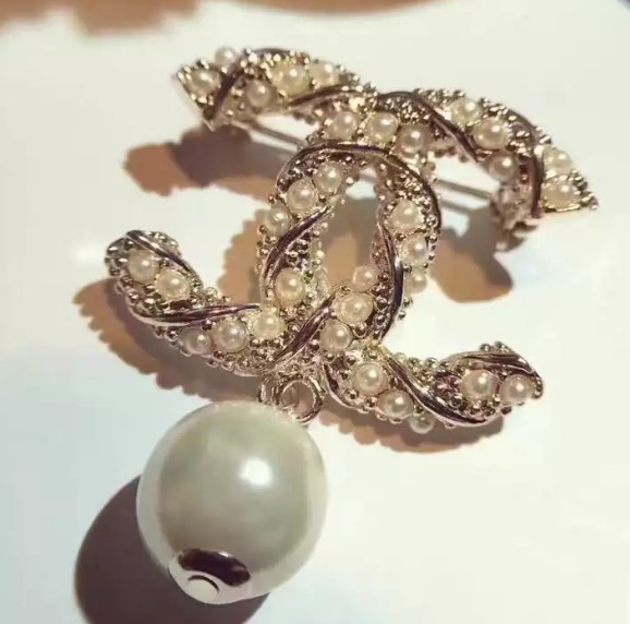 Wholesale Brand Name Brooches Replica-078