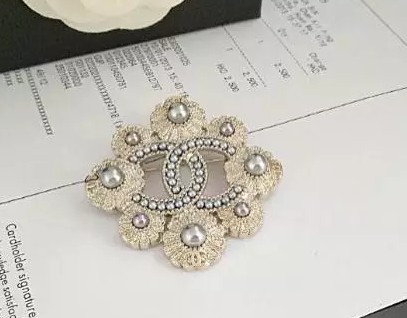 Wholesale Brand Name Brooches Replica-090