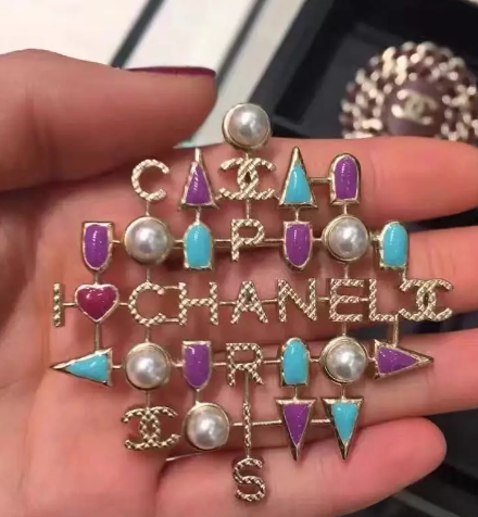 Wholesale Brand Name Brooches Replica-097