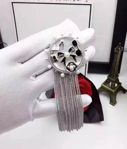 Wholesale Brand Name Brooches Replica-101