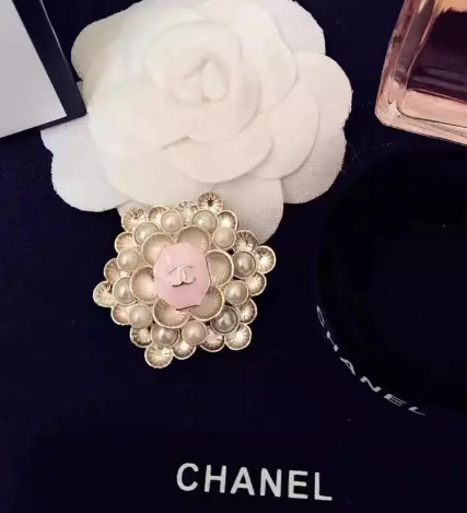 Wholesale Brand Name Brooches Replica-103