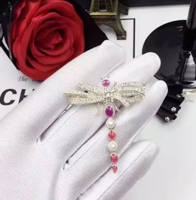 Wholesale Brand Name Brooches Replica-104