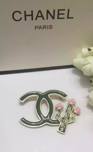 Wholesale Brand Name Brooches Replica-107