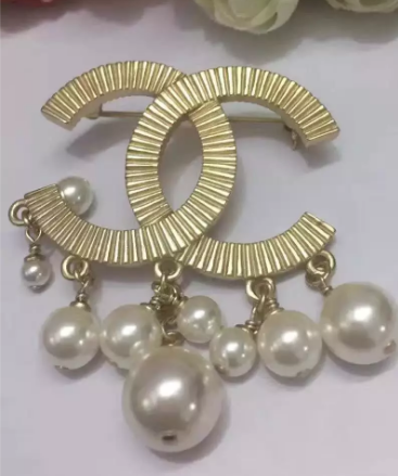 Wholesale Brand Name Brooches Replica-110