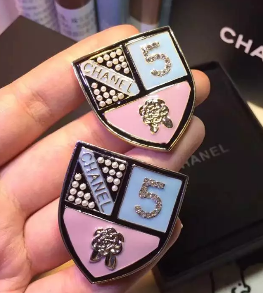 Wholesale Brand Name Brooches Replica-111