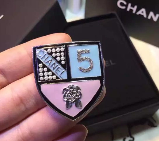 Wholesale Brand Name Brooches Replica-112