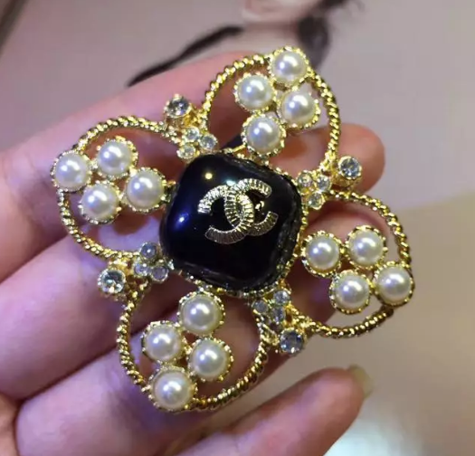 Wholesale Brand Name Brooches Replica-118