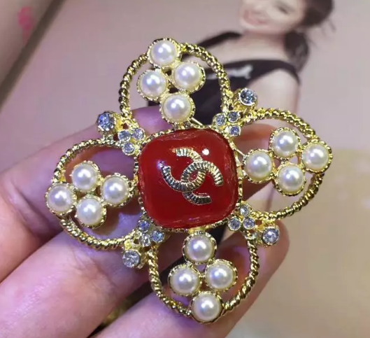 Wholesale Brand Name Brooches Replica-120