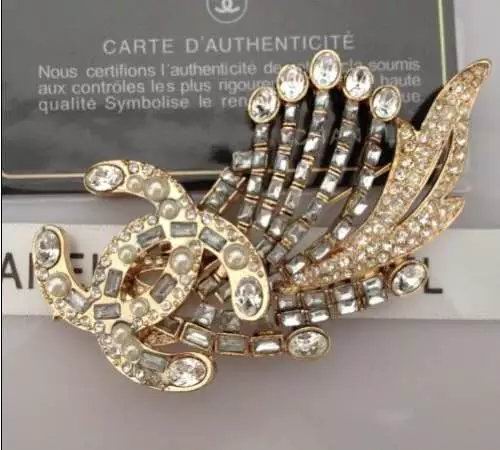 Wholesale Brand Name Brooches Replica-130